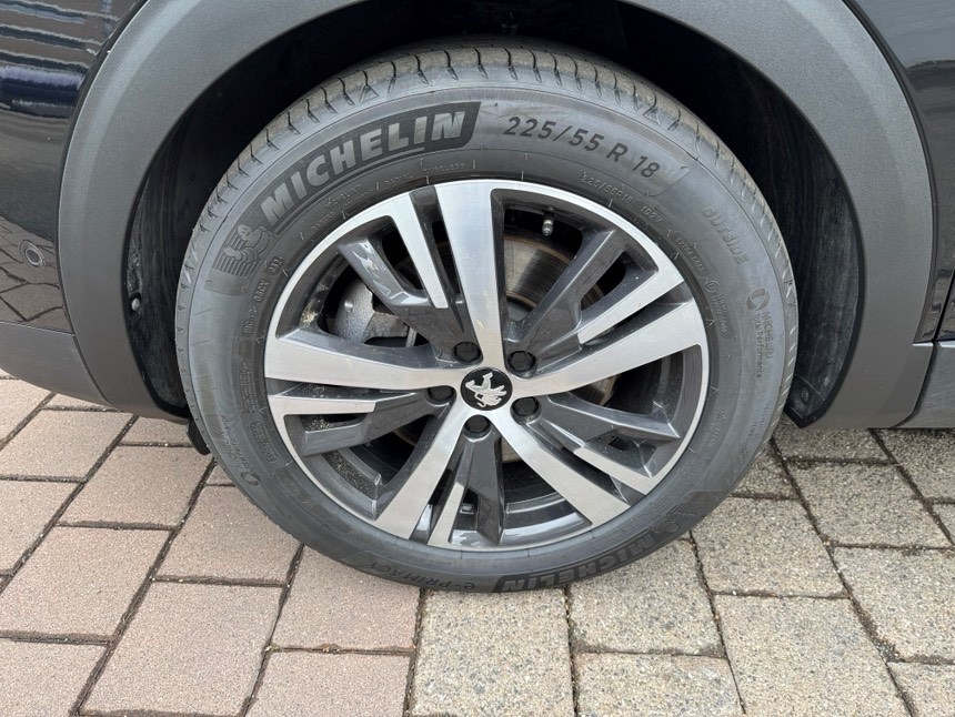 PEUGEOT 3008 1.6 Plug-in Hybrid Allure-image-9