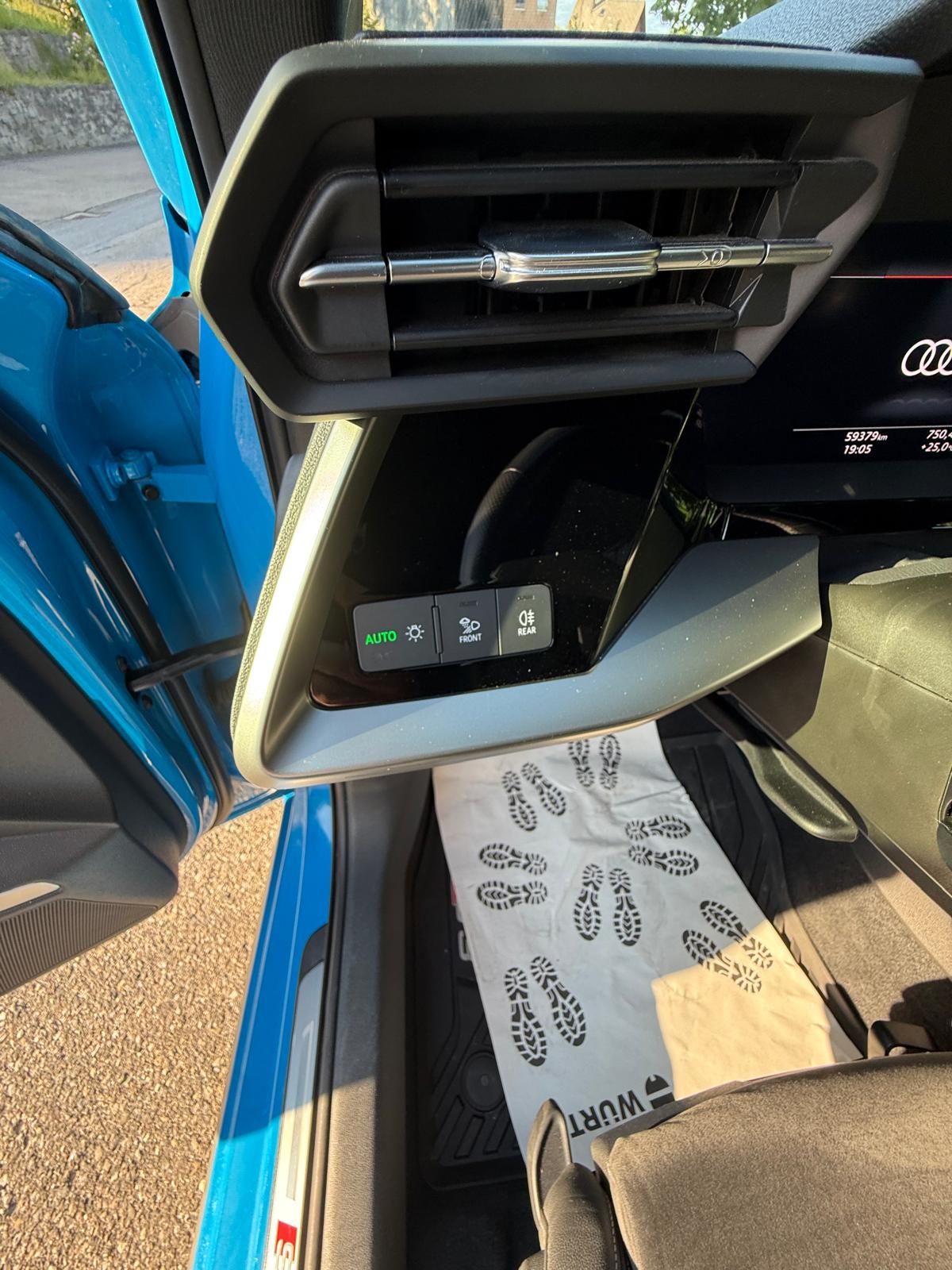 AUDI S3 Limousine 2.0 TFSI quattro S-tronic-image-15