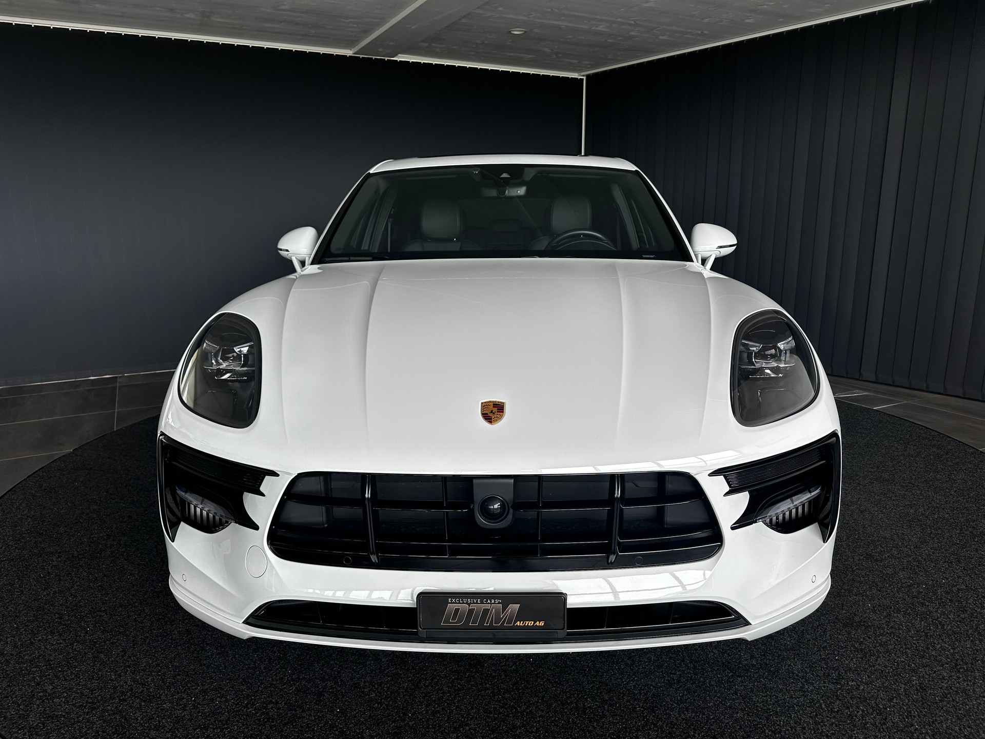 PORSCHE Macan GTS-showroom-element-1