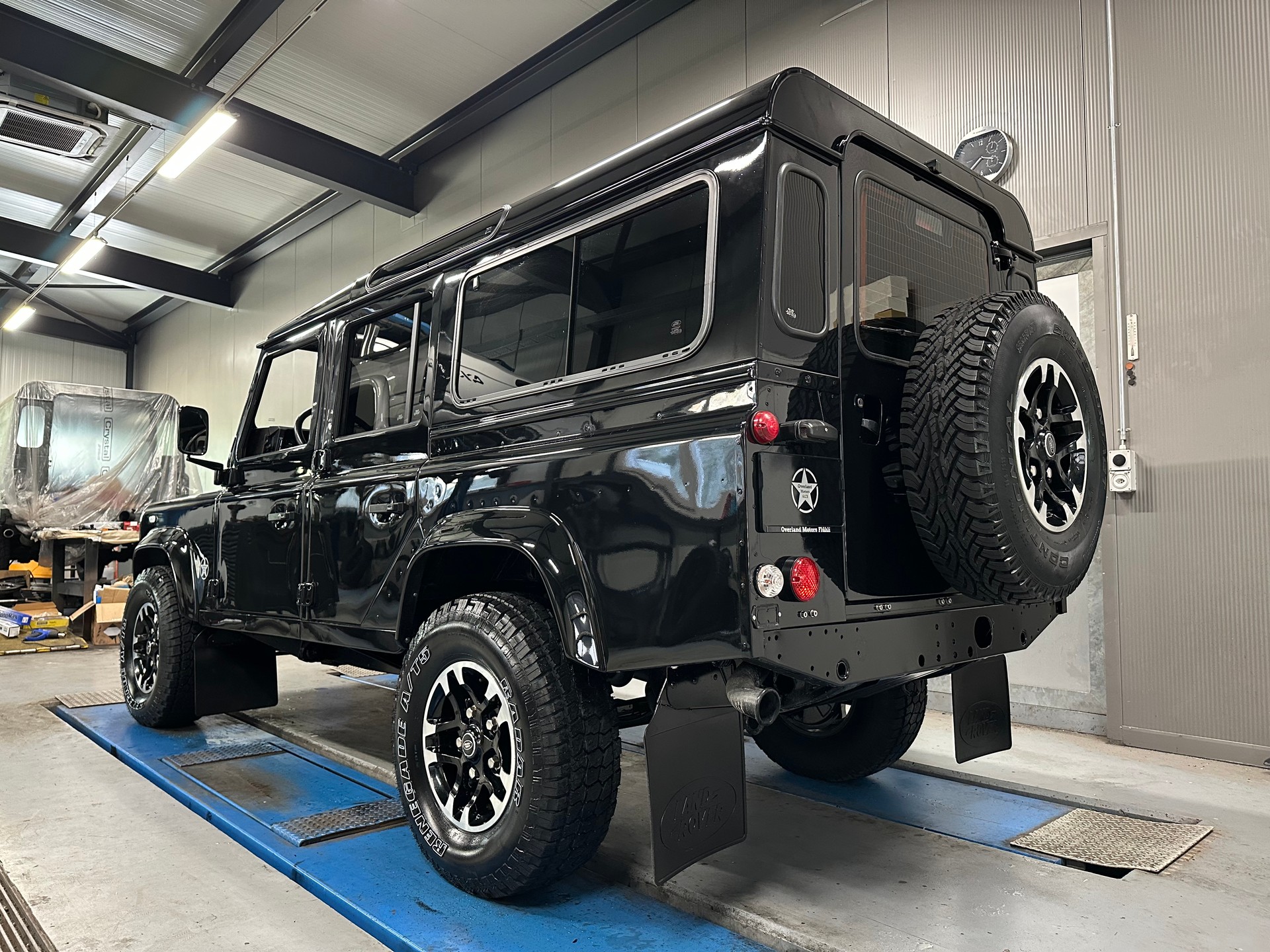 LAND ROVER Defender 110 SW 2.5 Td5-image-3