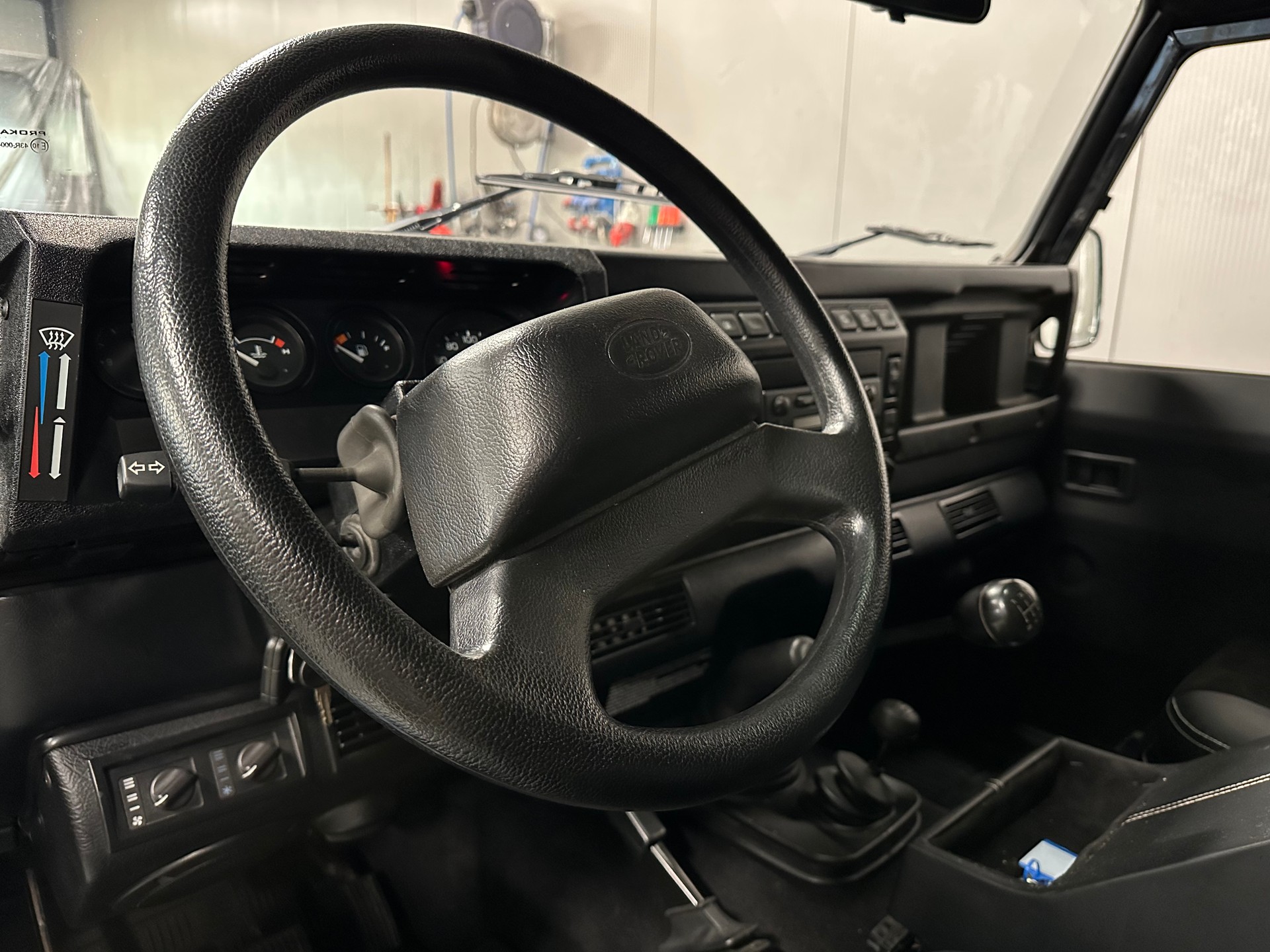 LAND ROVER Defender 110 SW 2.5 Td5-image-10