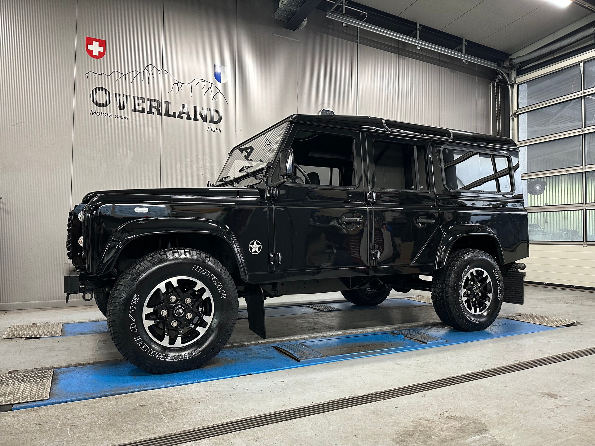 LAND ROVER Defender 110 SW 2.5 Td5-showroom-element-1