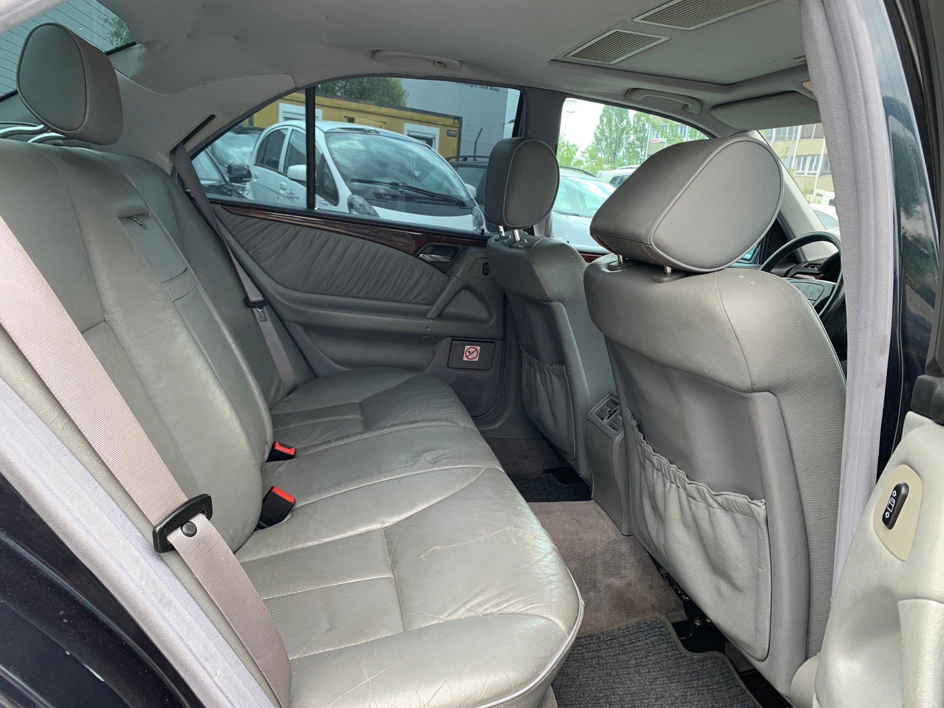 MERCEDES-BENZ E 220 CDI Avantgarde-image-12