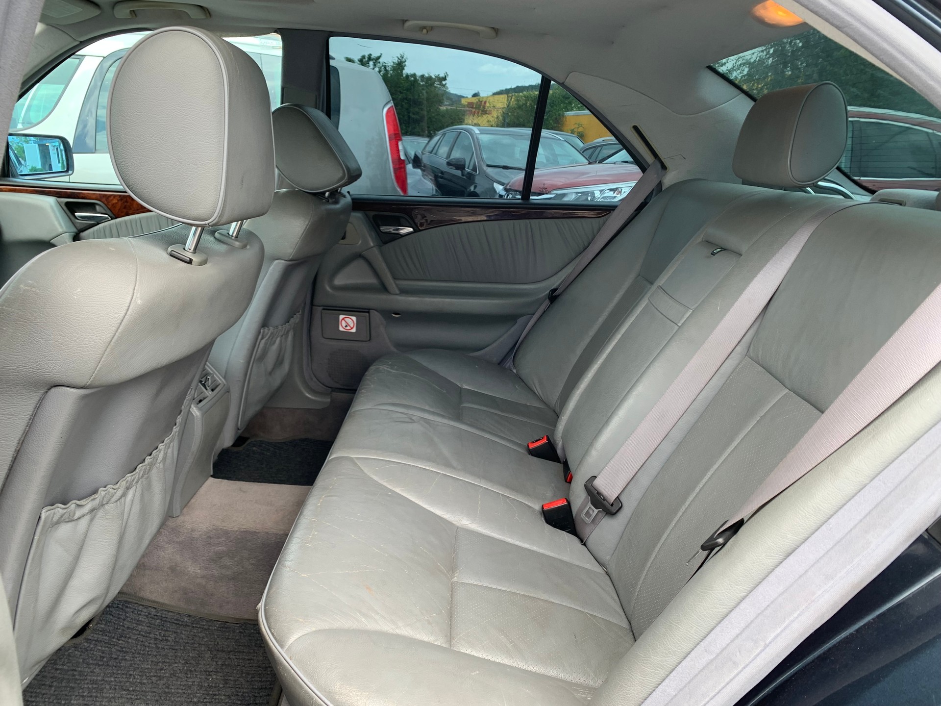 MERCEDES-BENZ E 220 CDI Avantgarde-image-10