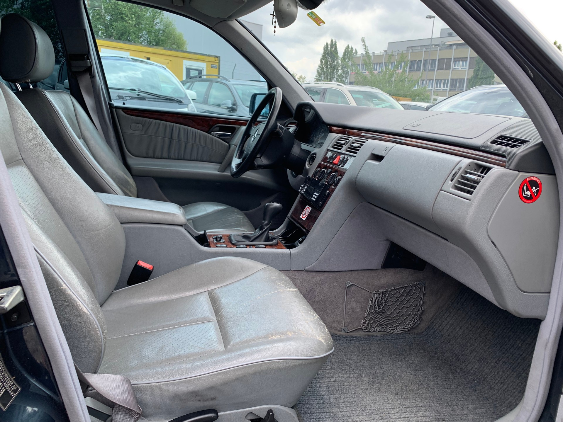 MERCEDES-BENZ E 220 CDI Avantgarde-image-11