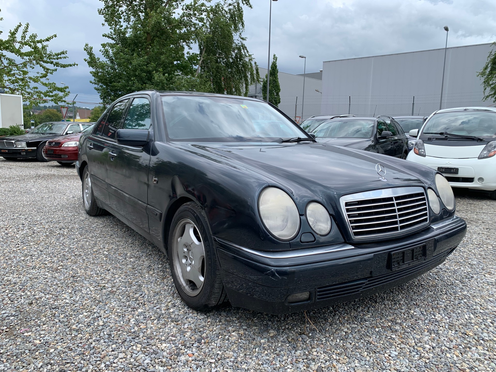 MERCEDES-BENZ E 220 CDI Avantgarde-image-2