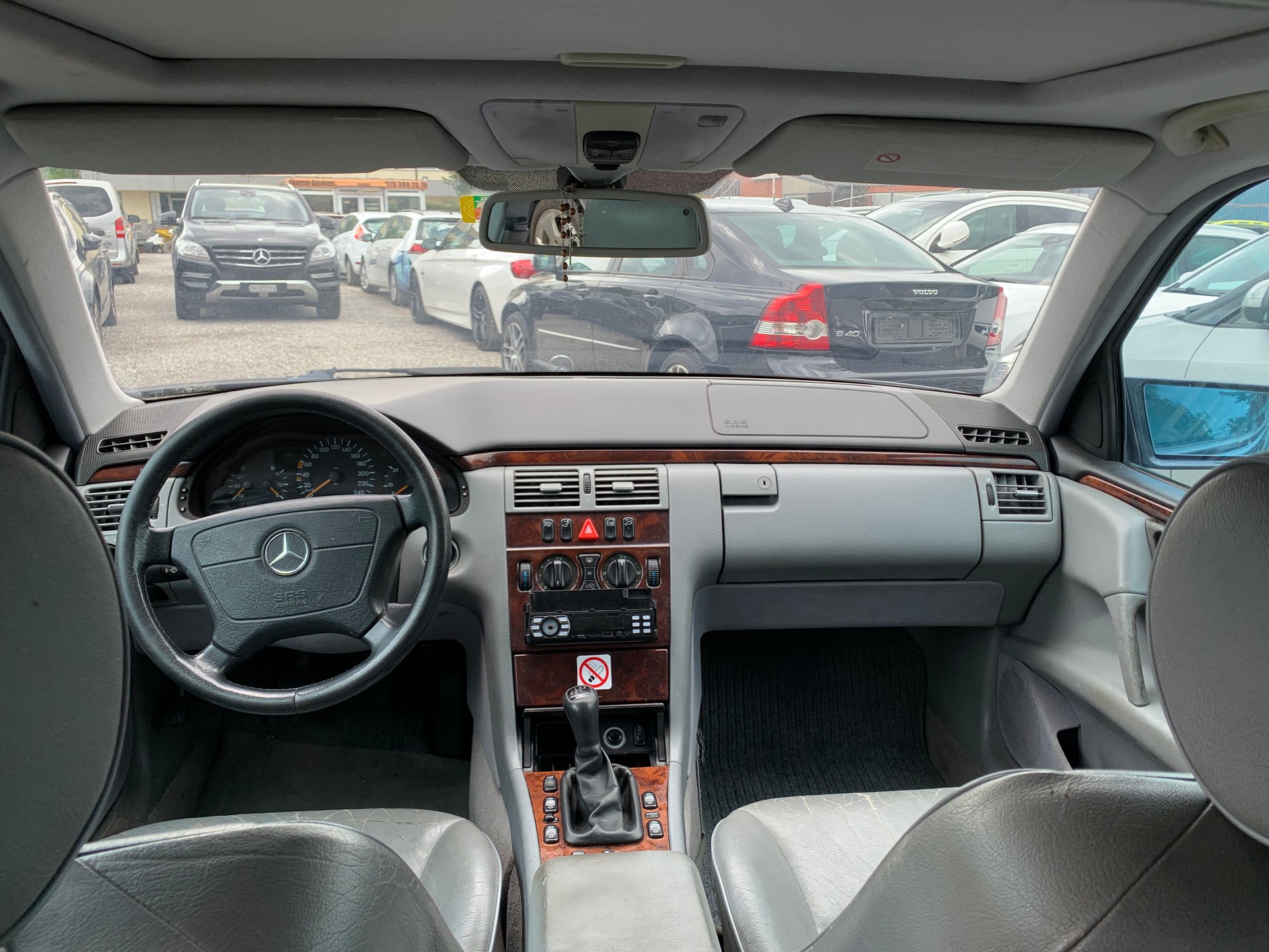 MERCEDES-BENZ E 220 CDI Avantgarde-image-8