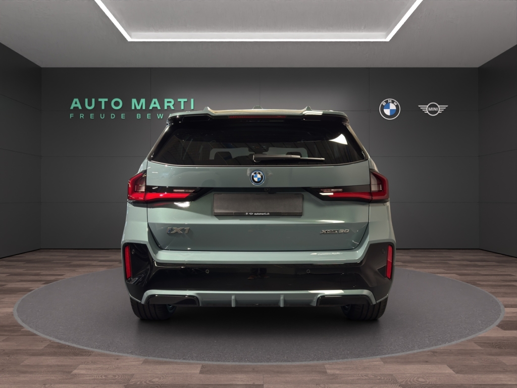 BMW iX1 xDrive 30 M Sport Pro-showroom-element-2
