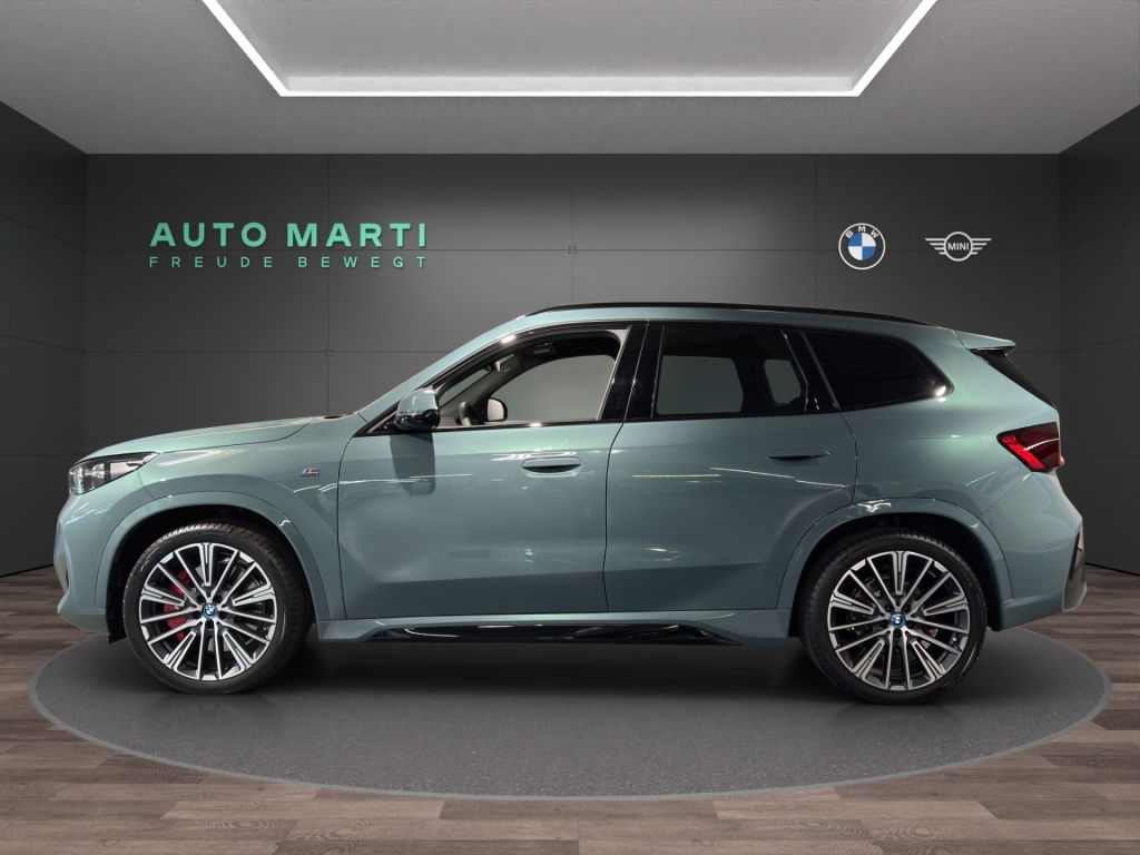 BMW iX1 xDrive 30 M Sport Pro-showroom-element-1