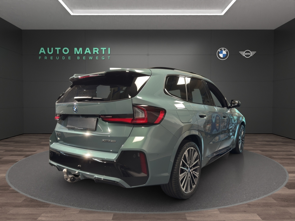 BMW iX1 xDrive 30 M Sport Pro-showroom-element-3