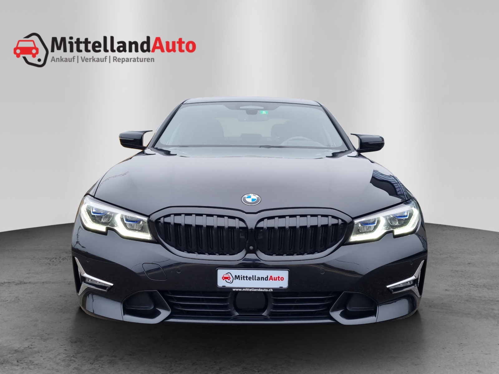 BMW 330d xDrive Steptronic Luxury Line-showroom-element-1