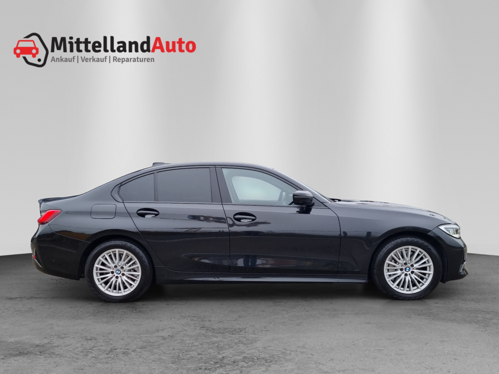 BMW 330d xDrive Steptronic Luxury Line-showroom-element-3