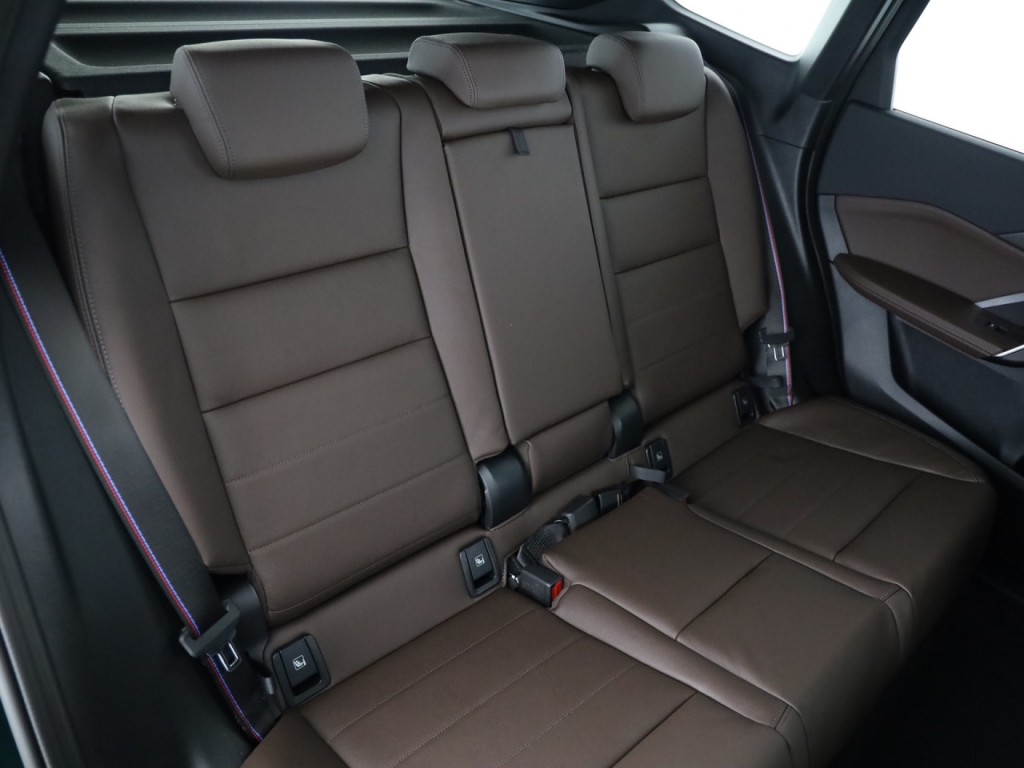 BMW iX1 xDrive 30 M Sport Pro-showroom-element-3