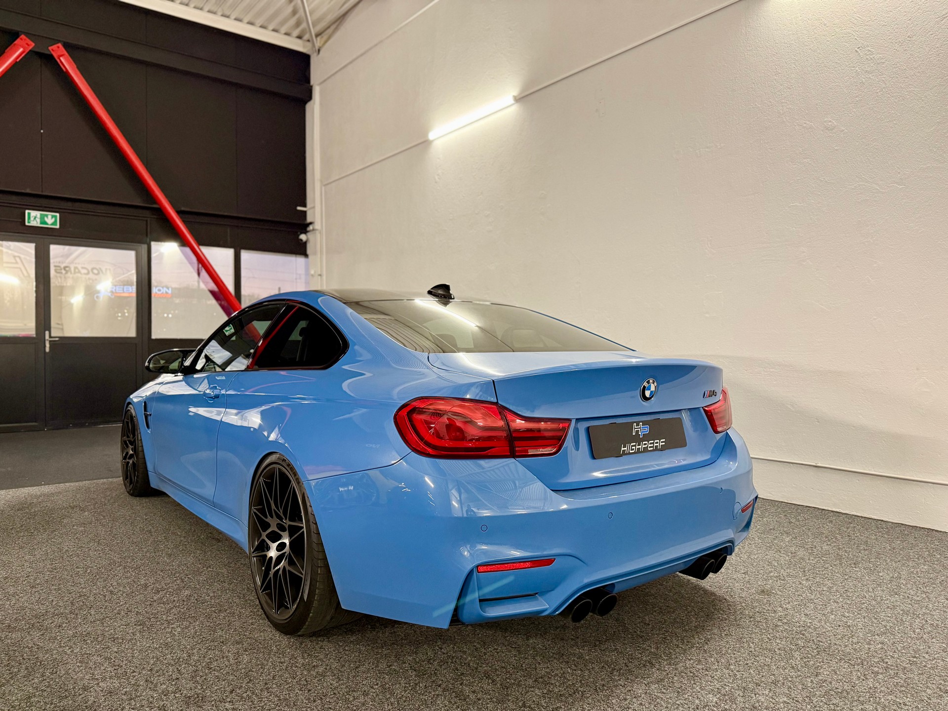 BMW M4 Coupé Competition DKG-showroom-element-3