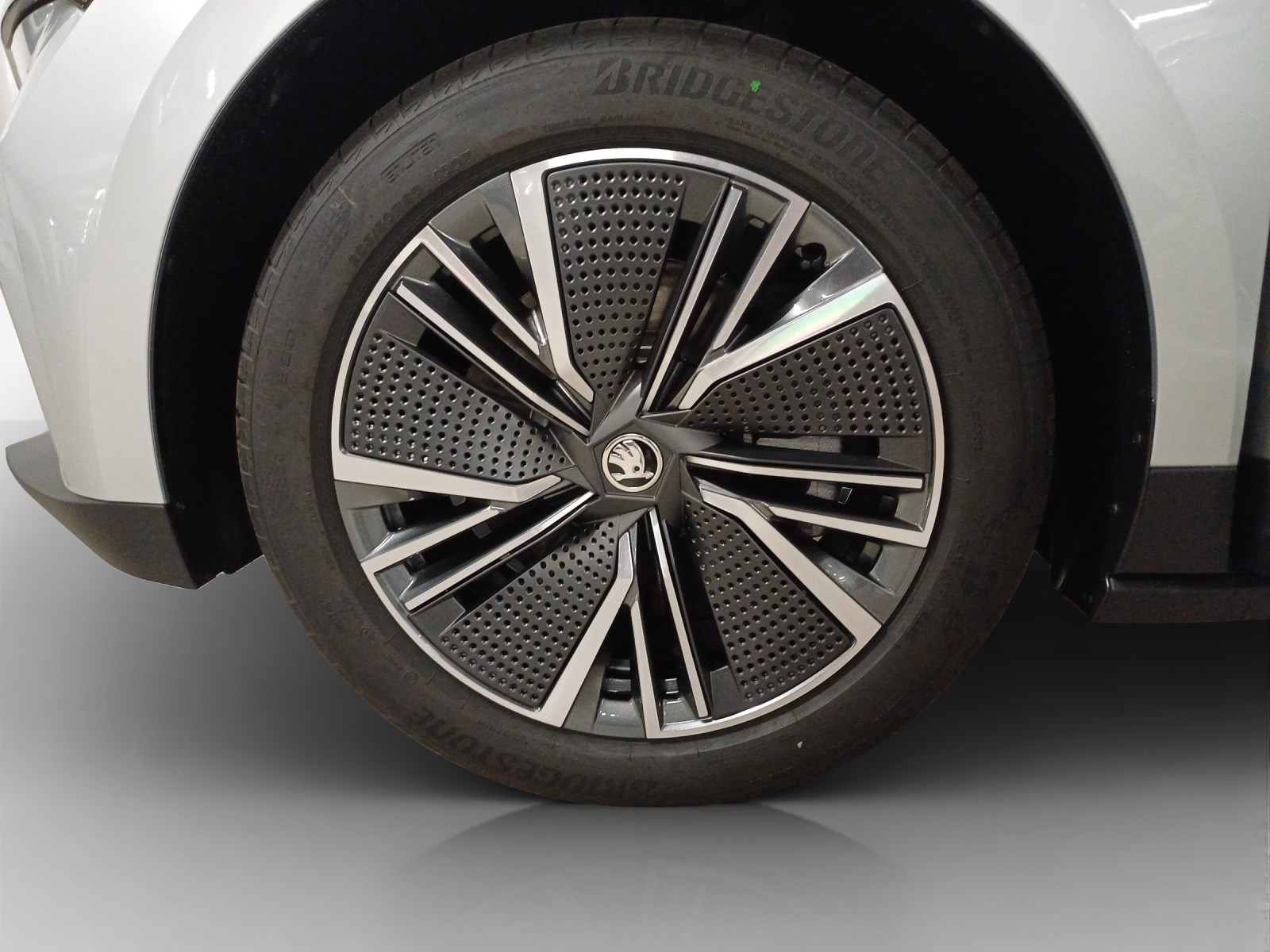 SKODA Enyaq iV 80-image-10