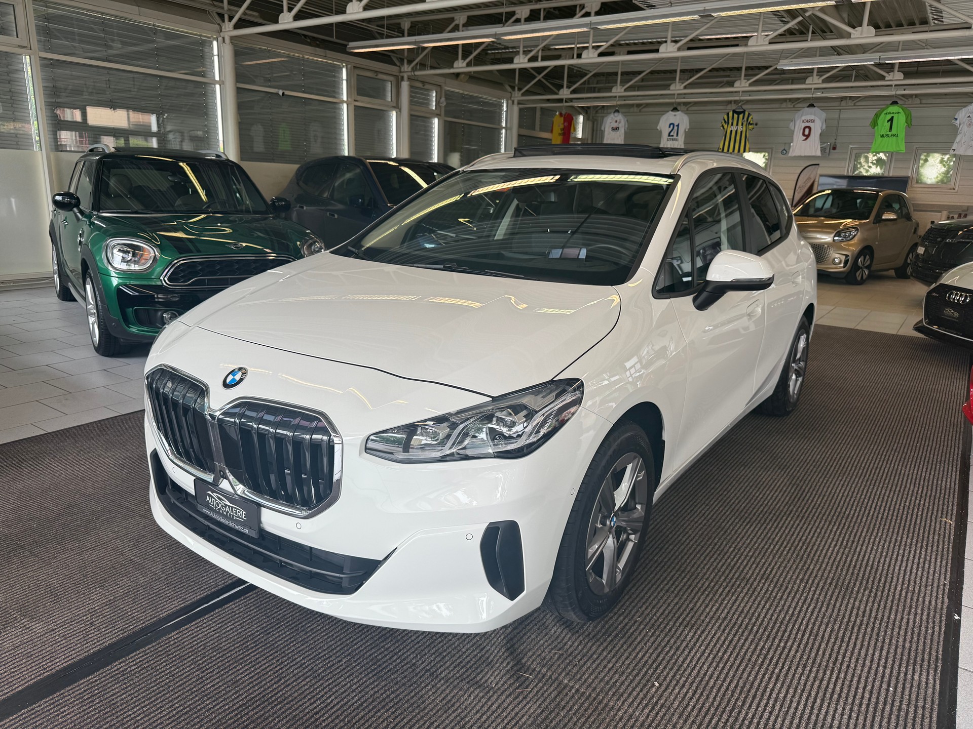 BMW 223d Active Tourer xDrive DKG | CH Swiss | Panorama | Head Up | AHK | Driving Assist PLUS | Innovation | Travel |