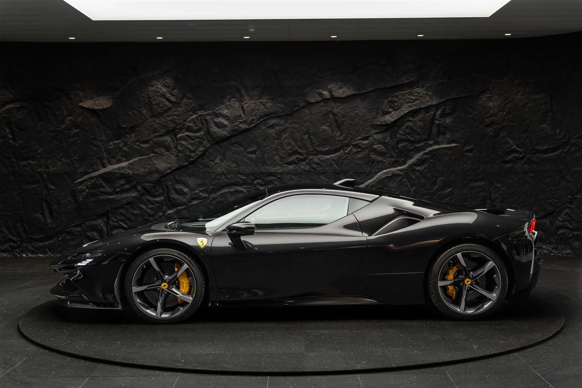 FERRARI SF90 Stradale-showroom-element-1