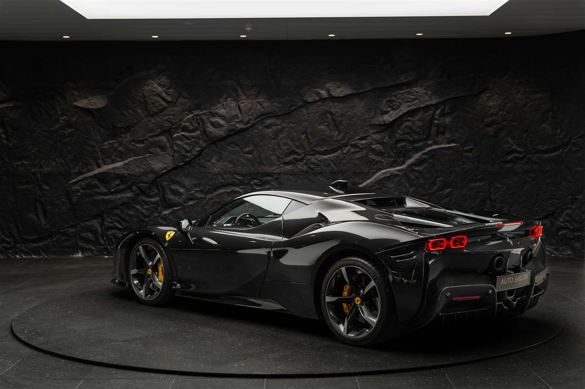 FERRARI SF90 Stradale-showroom-element-2
