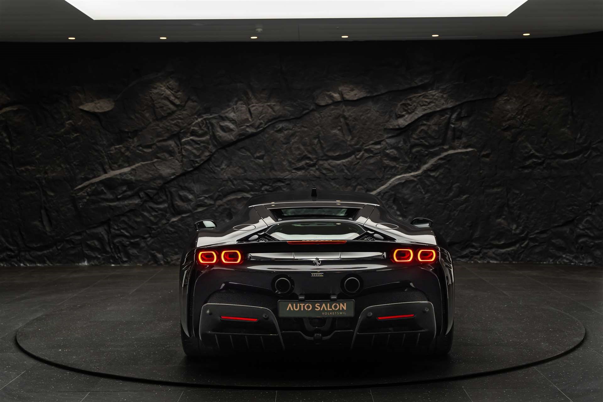 FERRARI SF90 Stradale-showroom-element-3