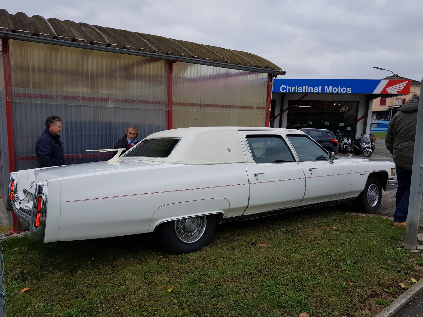 CADILLAC 1976