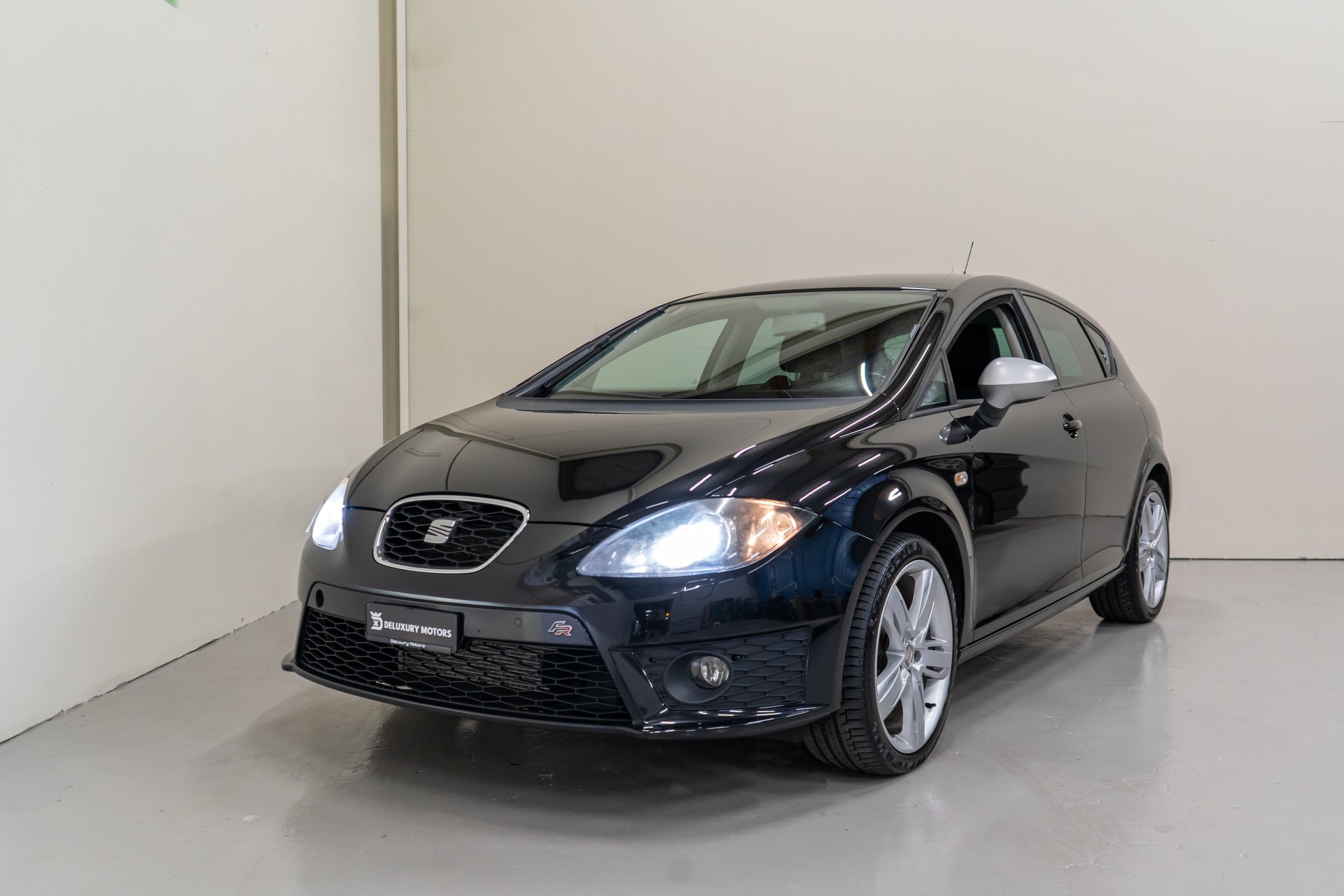 SEAT Leon 2.0 TDI DPF FR-showroom-element-1