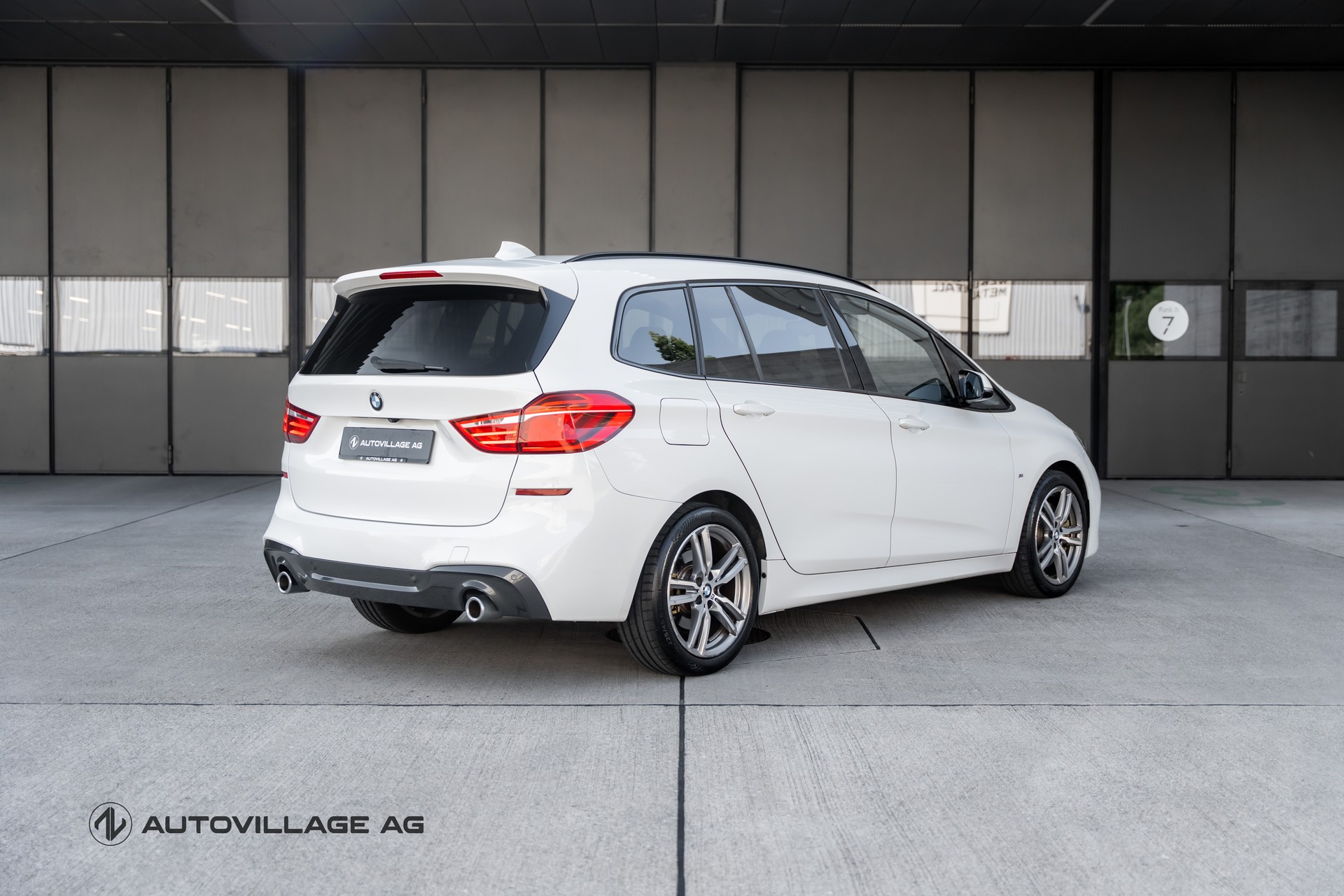 BMW 220d Gran Tourer M Sport-showroom-element-1