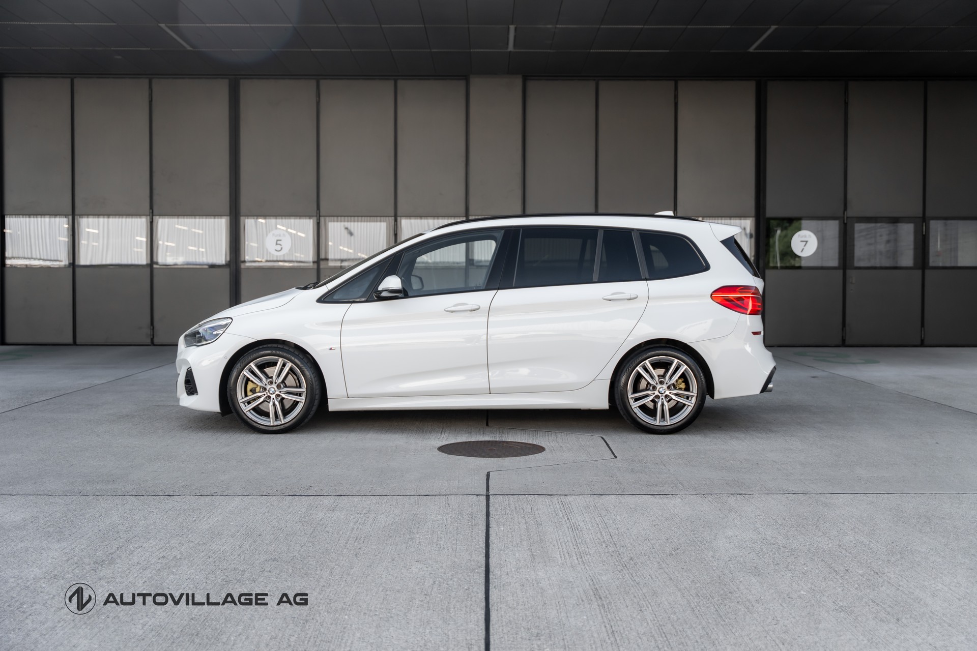 BMW 220d Gran Tourer M Sport-showroom-element-2