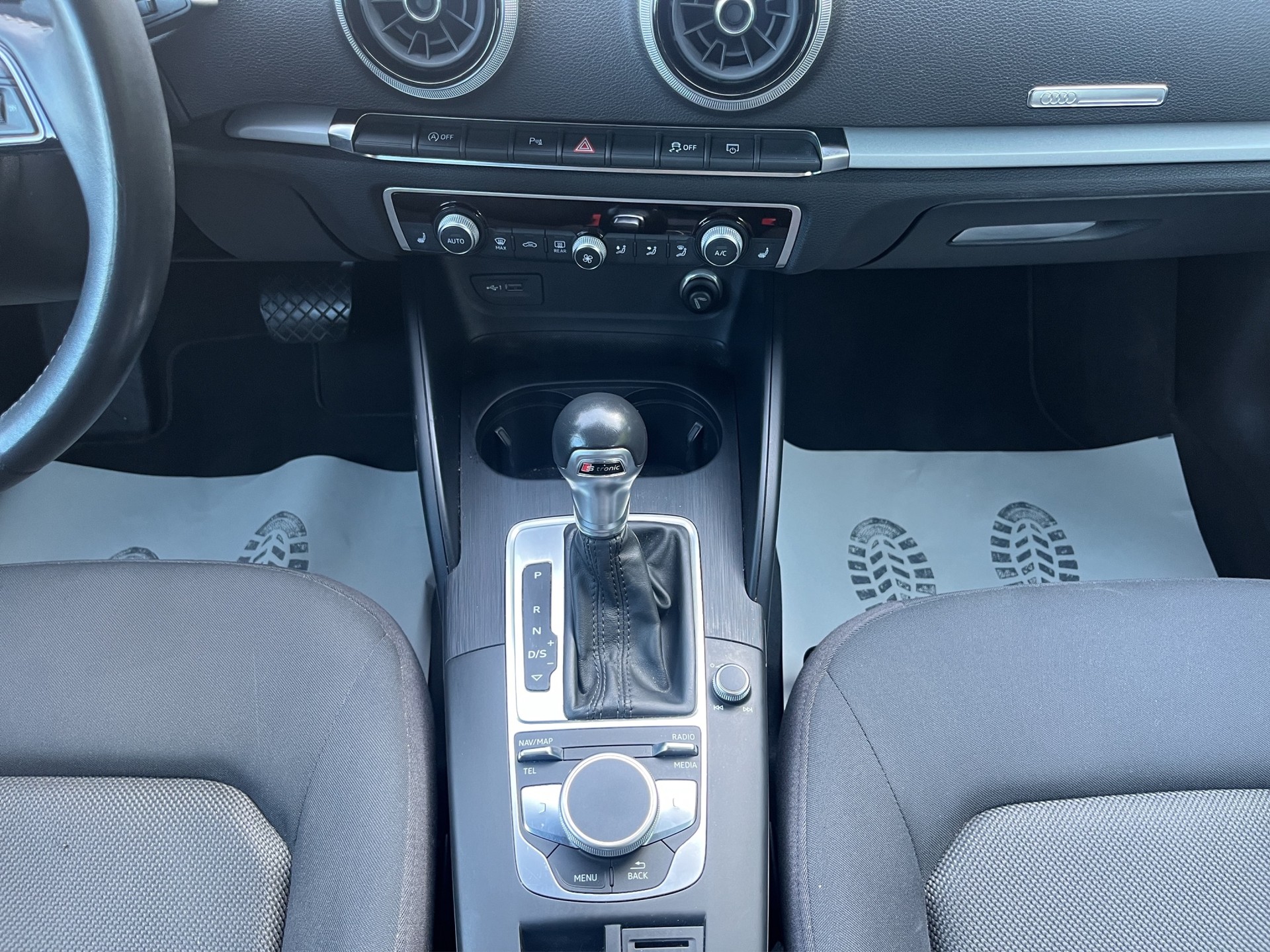 AUDI A3 Sportback 40 TFSI Sport S-tronic-image-10