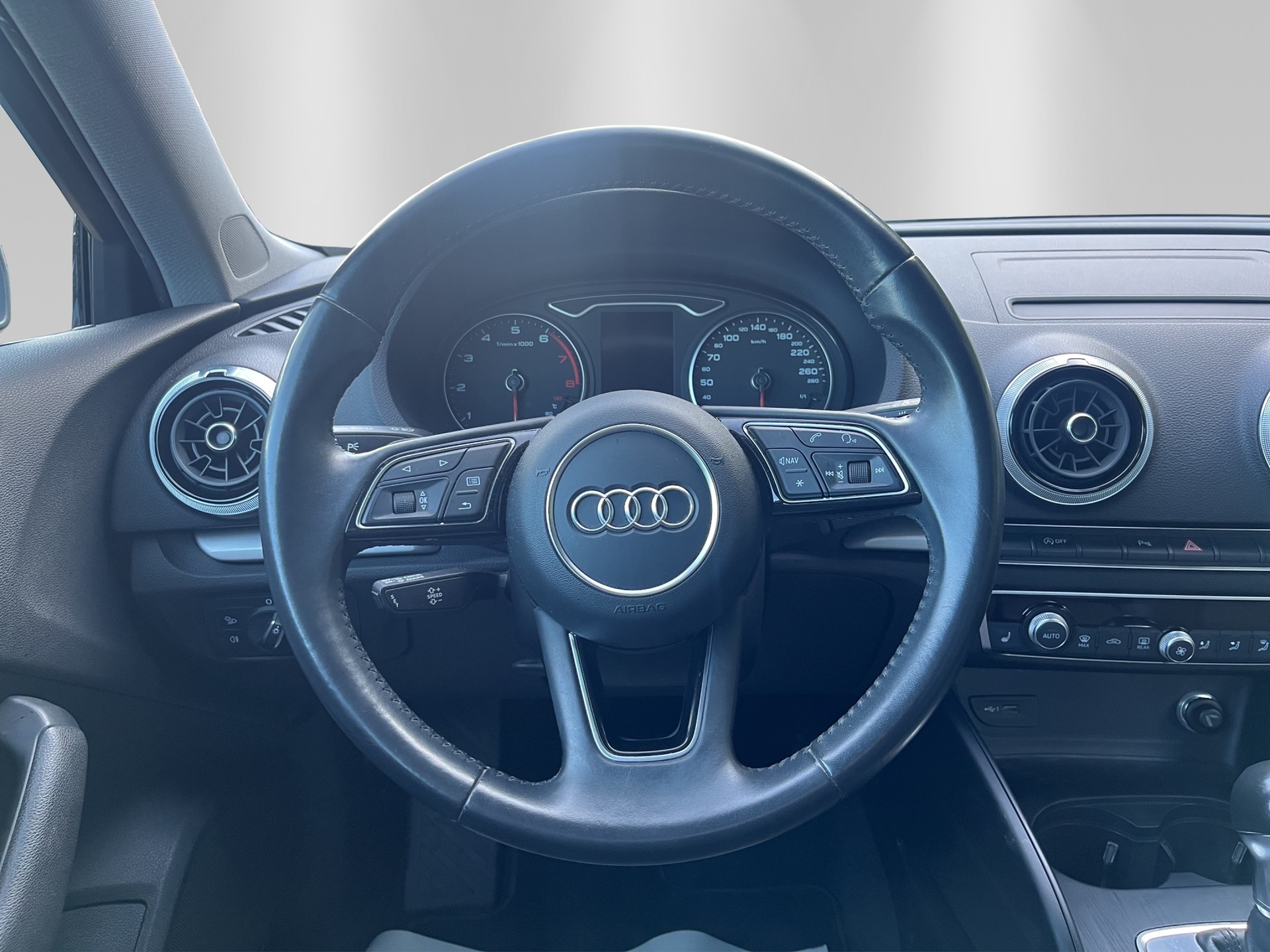 AUDI A3 Sportback 40 TFSI Sport S-tronic-image-9