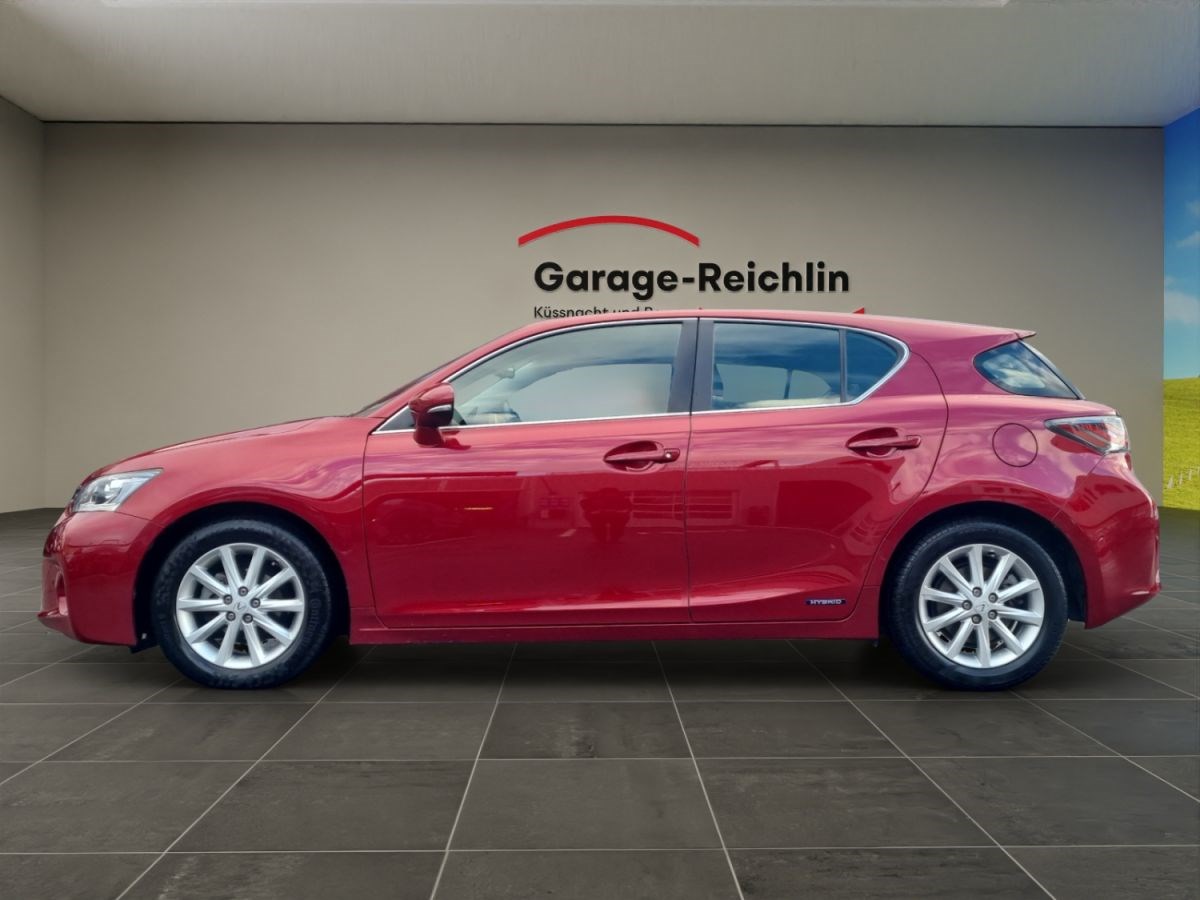 LEXUS CT 200h excellence-showroom-element-1