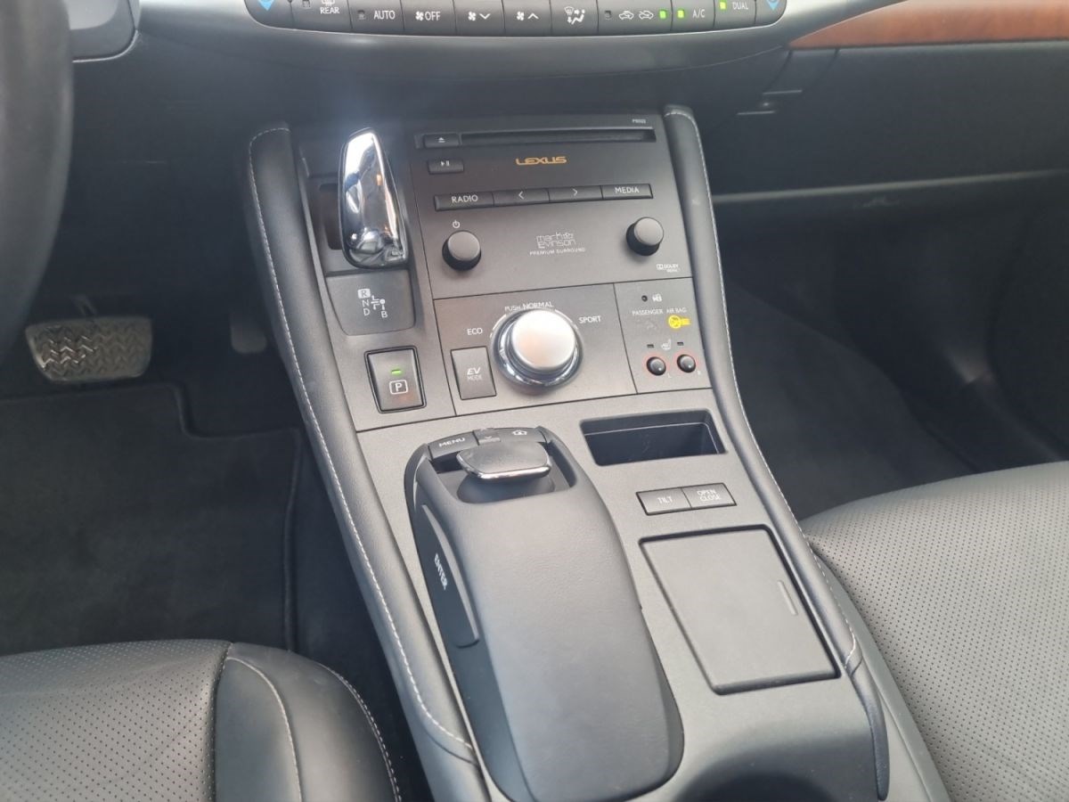 LEXUS CT 200h excellence-image-12