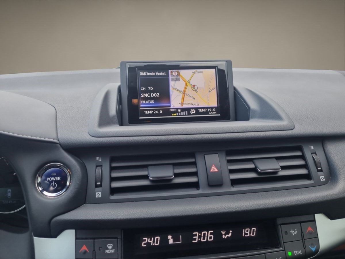 LEXUS CT 200h excellence-image-13