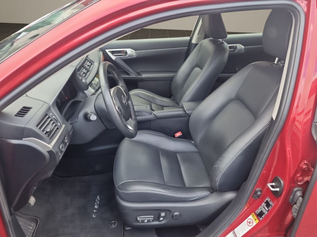 LEXUS CT 200h excellence-image-8