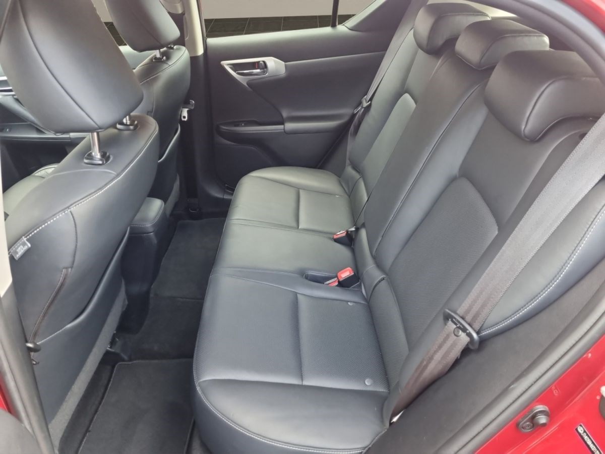 LEXUS CT 200h excellence-image-9