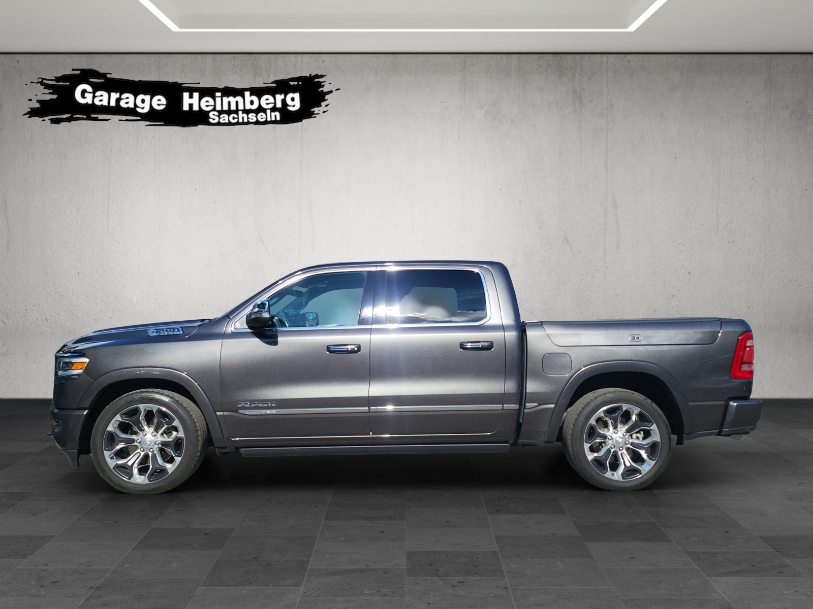 DODGE Ram 1500 Limited 5.7L V8-showroom-element-1