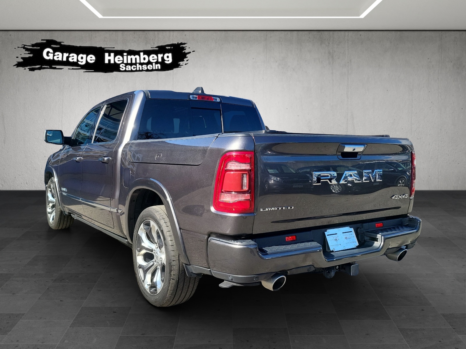 DODGE Ram 1500 Limited 5.7L V8-showroom-element-2