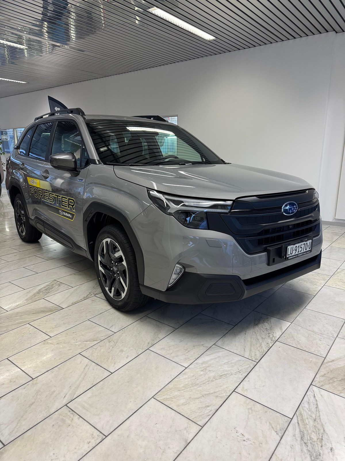 SUBARU Forester Station 2.0i e-Boxer Swiss Plus