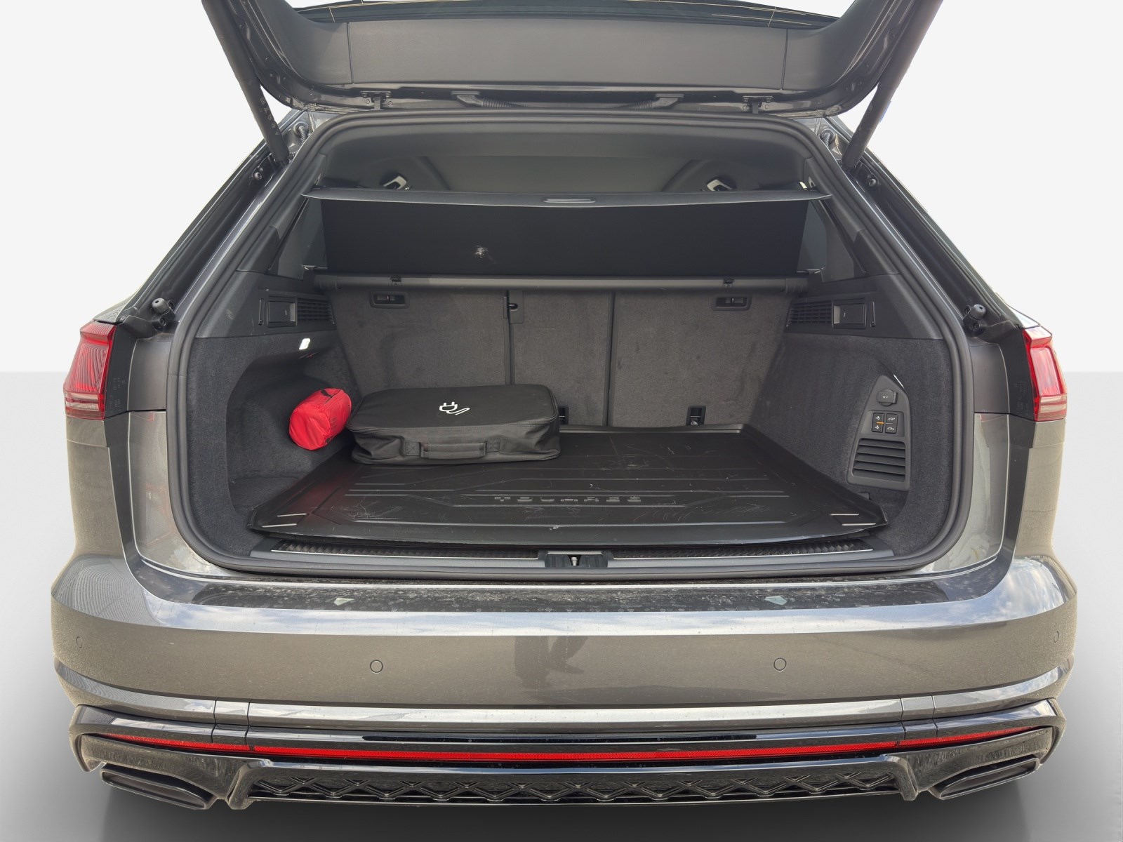 VW Touareg 3.0 TSI eHybrid R Tiptronic-image-12