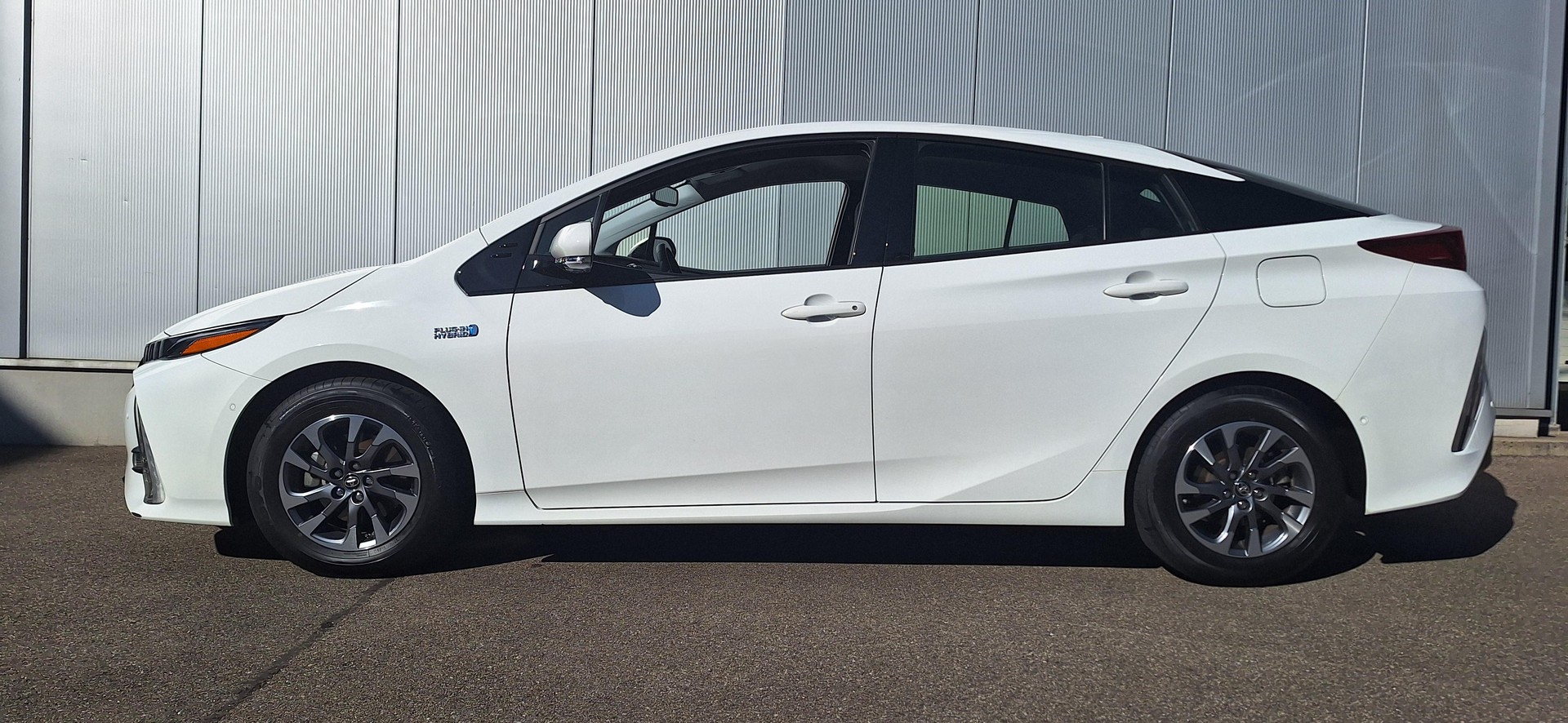 TOYOTA Prius 1.8 VVTi HSD Plug-In Premium-showroom-element-1
