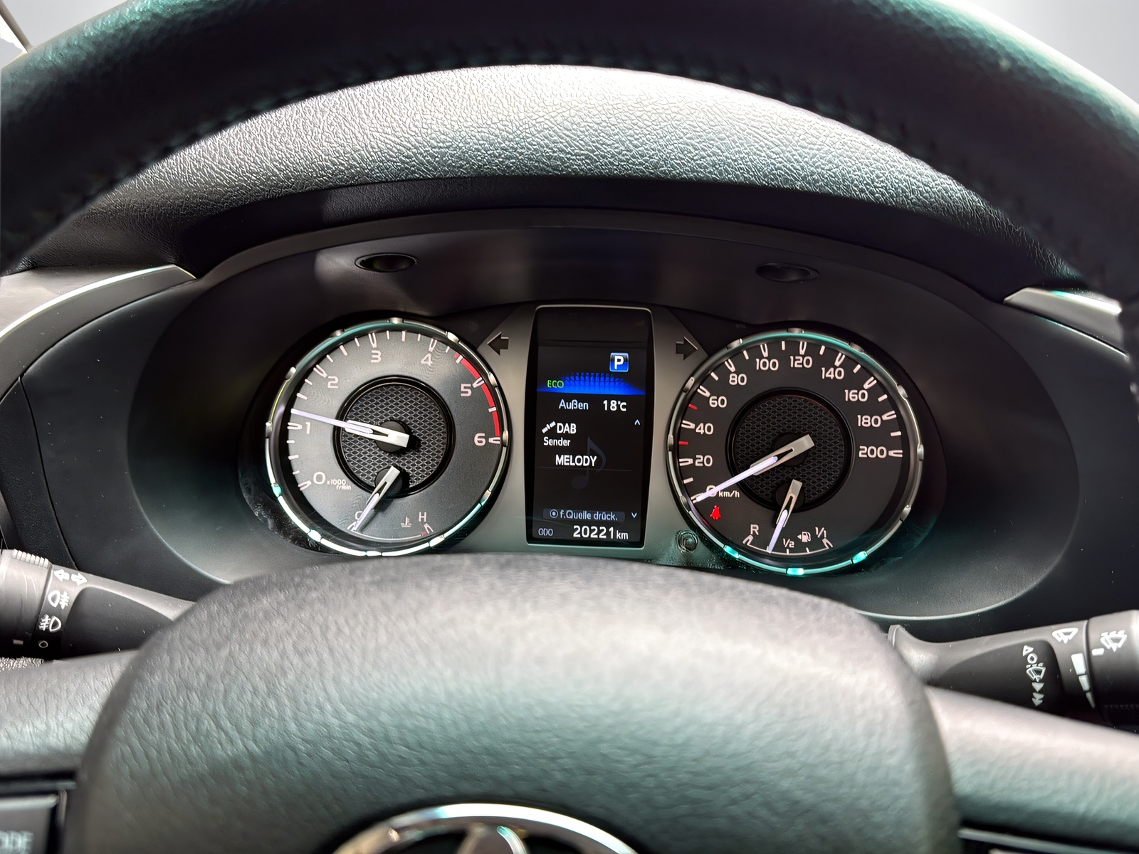 TOYOTA Hilux 2.4D-4D Style Double Cab 4x4 A-image-8