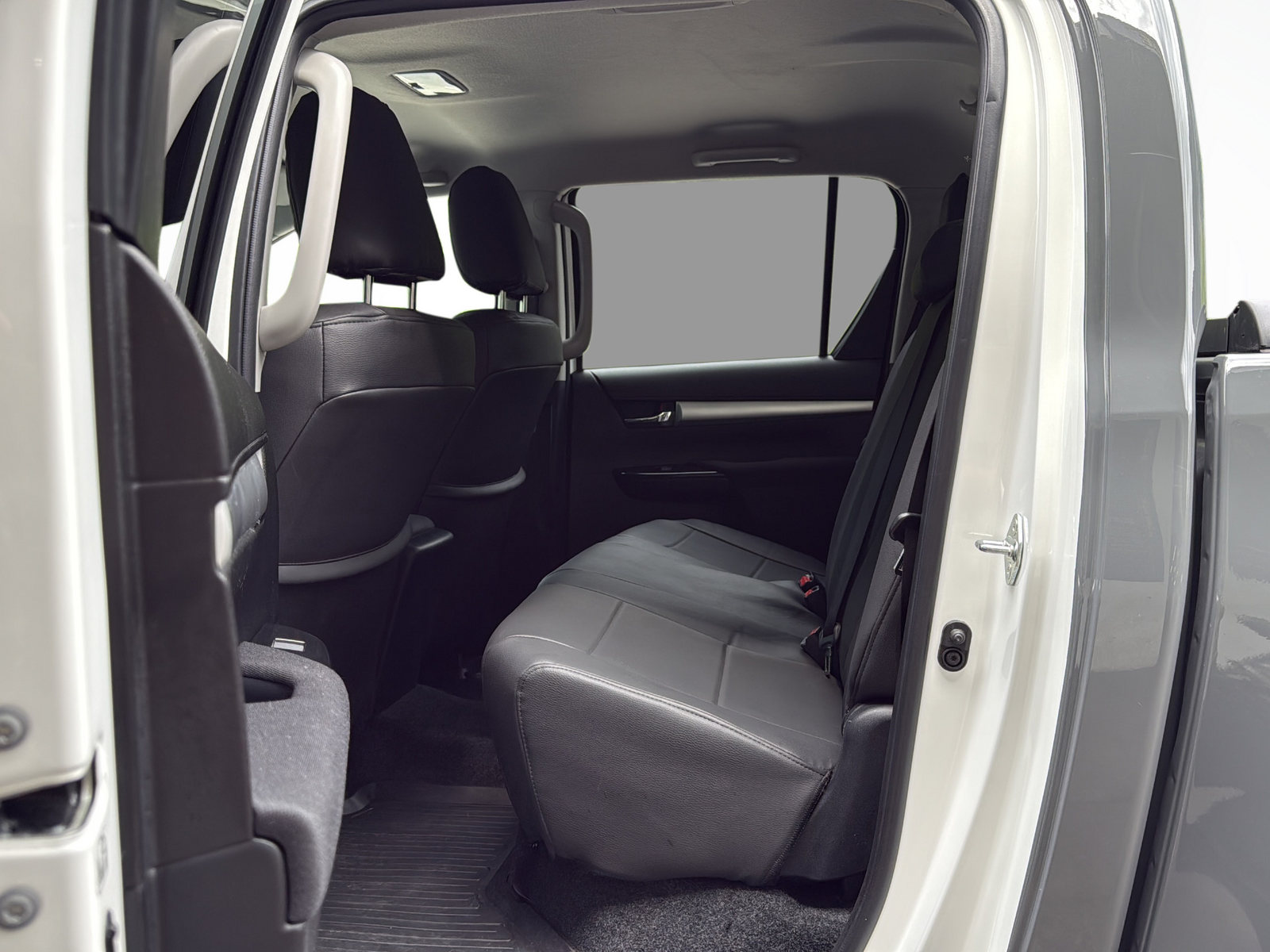 TOYOTA Hilux 2.4D-4D Style Double Cab 4x4 A-image-10