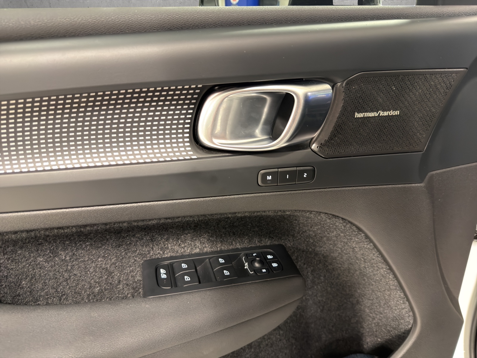 Image VOLVO XC40 XC40 B4 Benzin Mild Hybrid AWD Plus Dark DCT