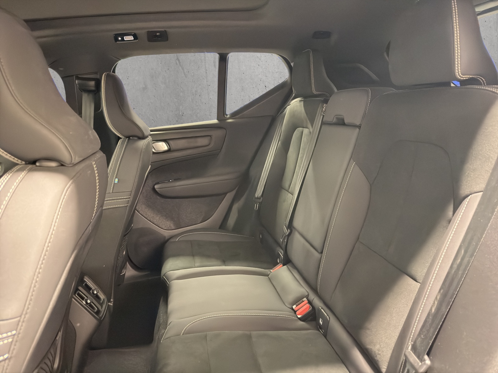 Image VOLVO XC40 XC40 B4 Benzin Mild Hybrid AWD Plus Dark DCT