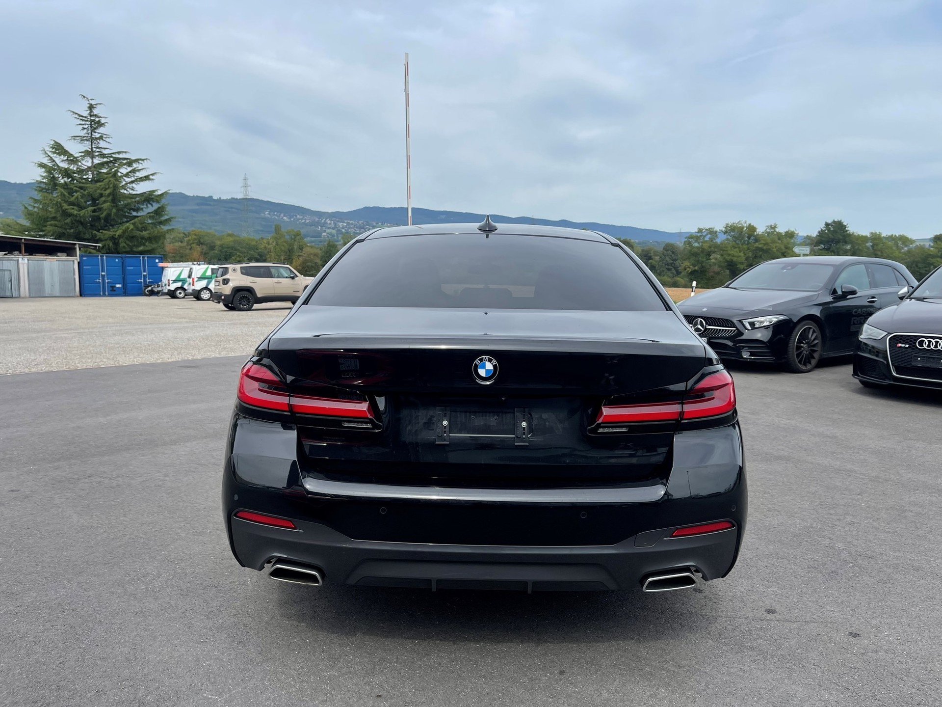 BMW 530e xDrive Pure M Sport Steptronic-image-3