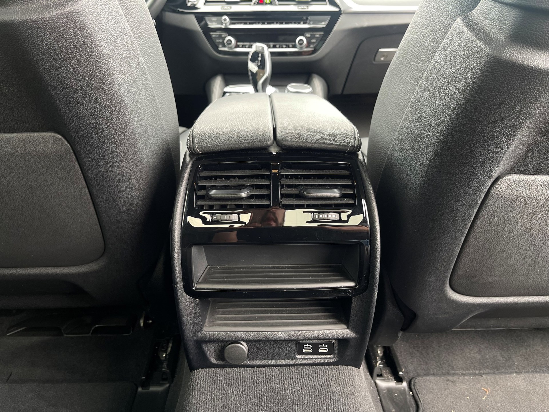BMW 530e xDrive Pure M Sport Steptronic-image-15