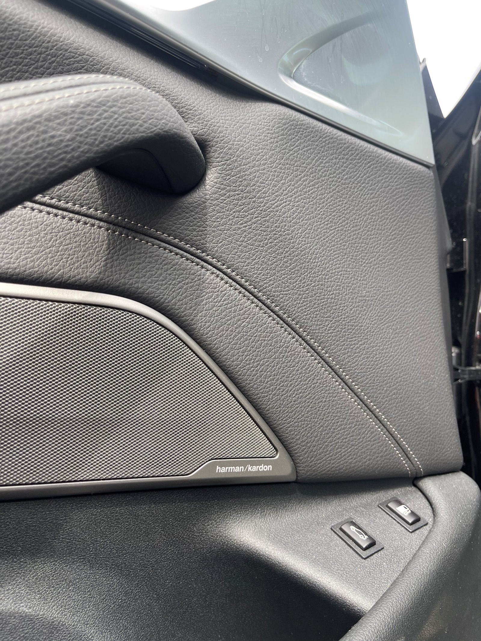 BMW 530e xDrive Pure M Sport Steptronic-image-10