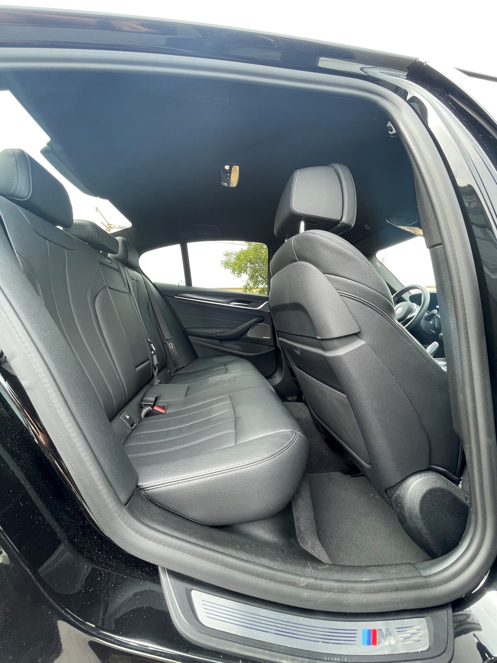 BMW 530e xDrive Pure M Sport Steptronic-image-17