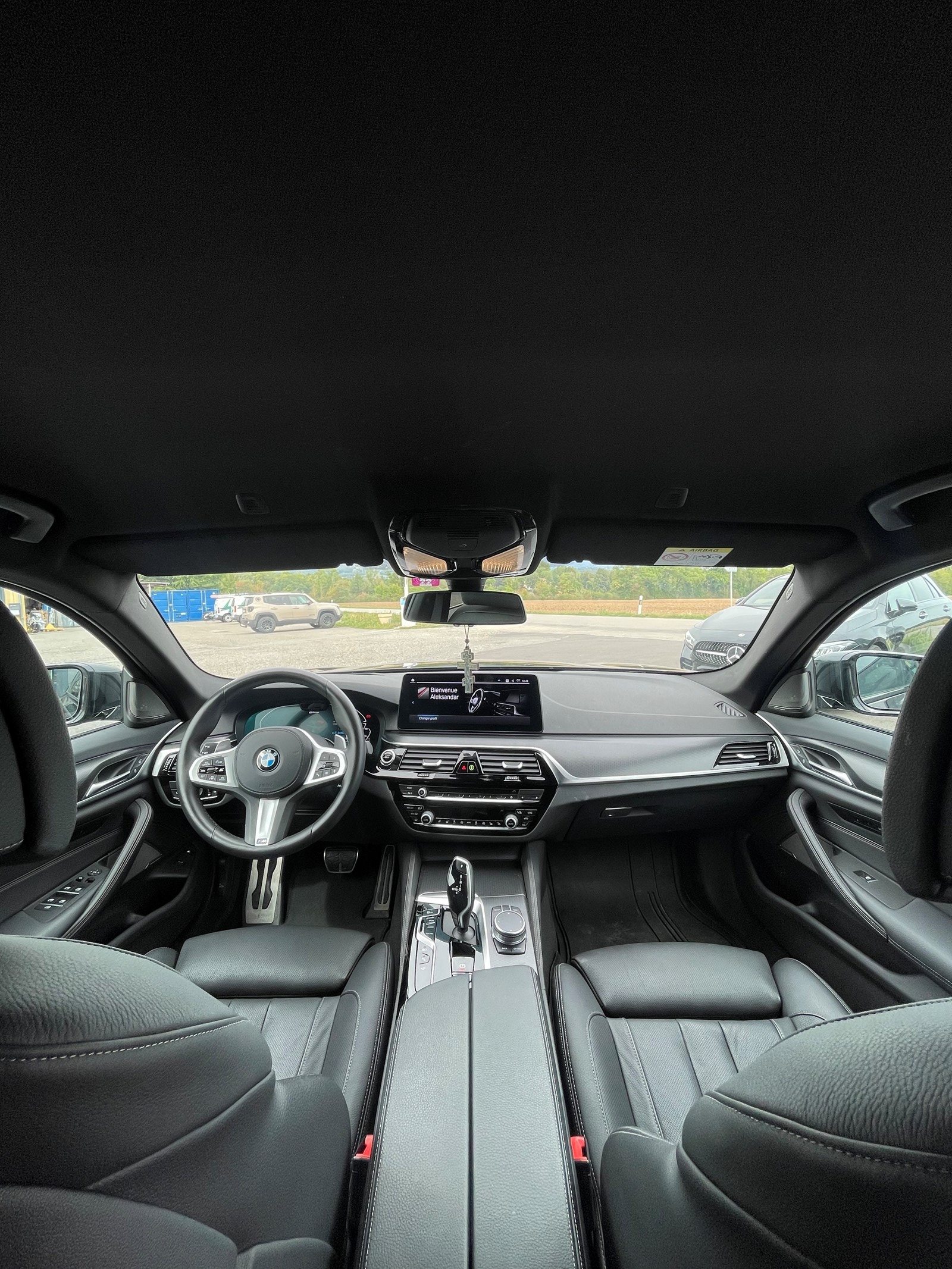 BMW 530e xDrive Pure M Sport Steptronic-image-13