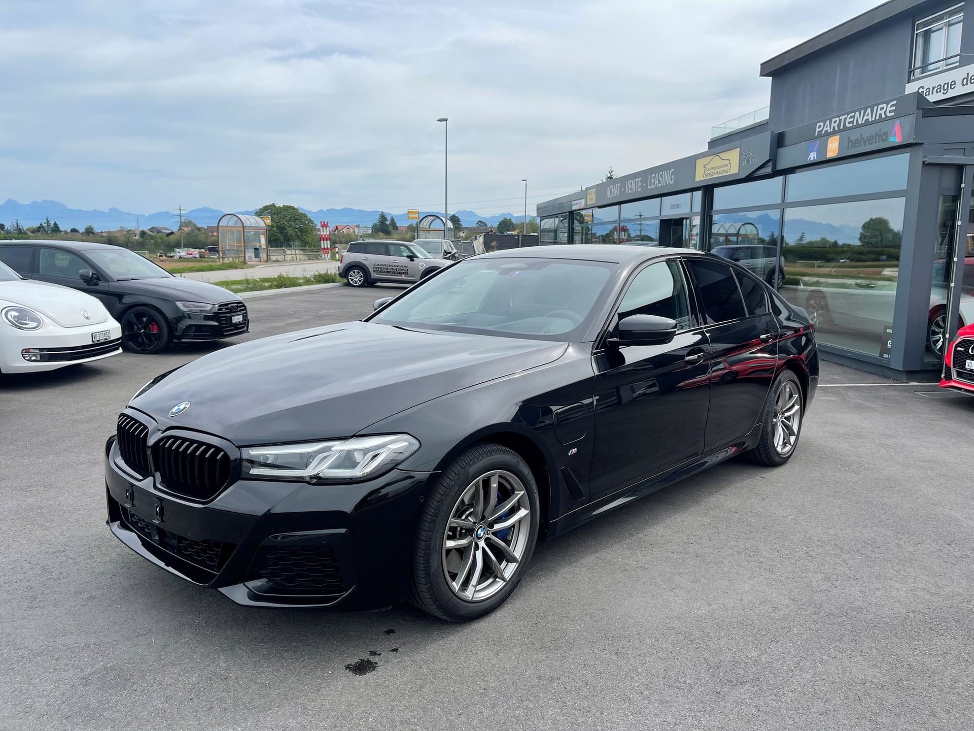 BMW 530e xDrive Pure M Sport Steptronic-image-5