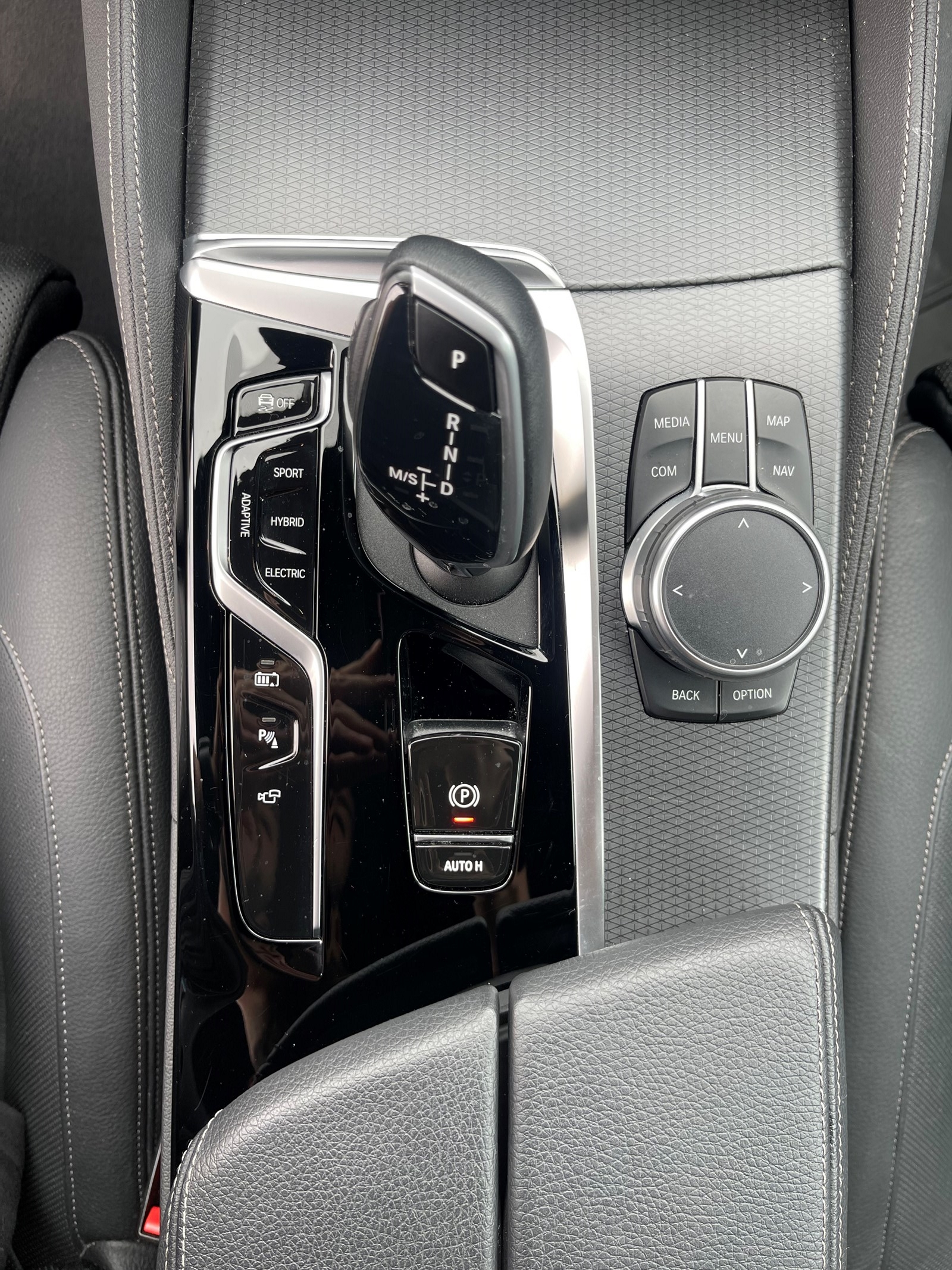 BMW 530e xDrive Pure M Sport Steptronic-image-24